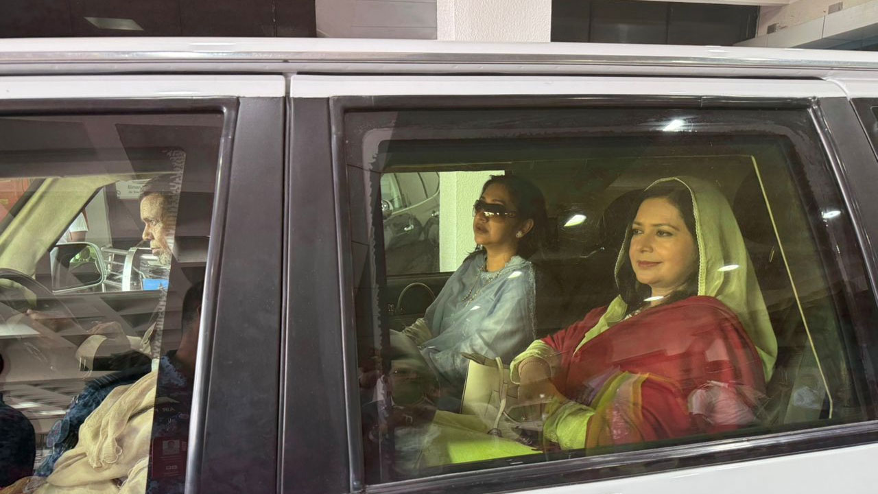 ১৭ বছর পর দেশে ফিরলেন জোবাইদা রহমান